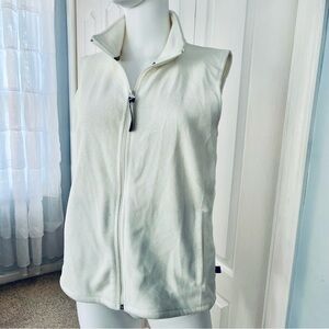 Woolrich winter white fleece vest. size medium.